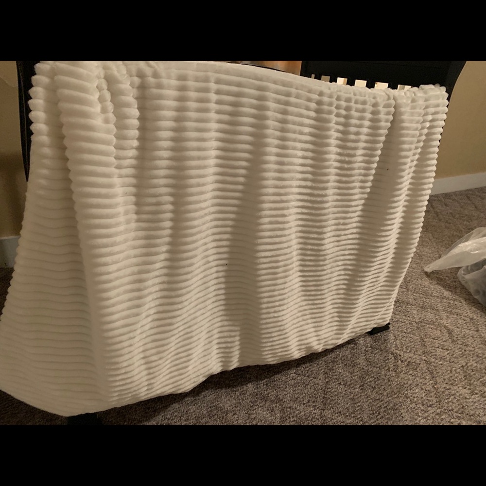 Comfort Bay white soft blanket!